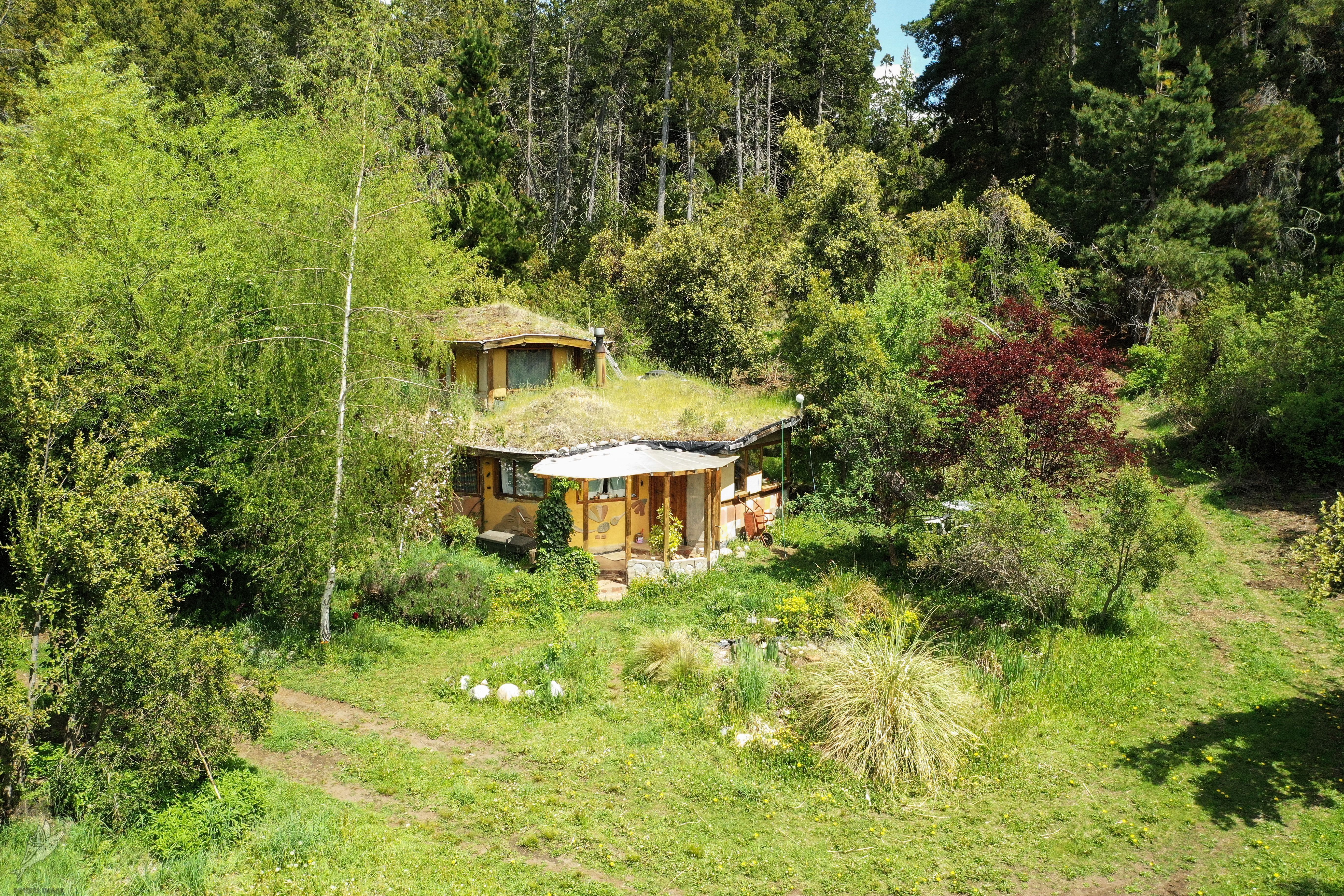 casa en medio de la naturaleza